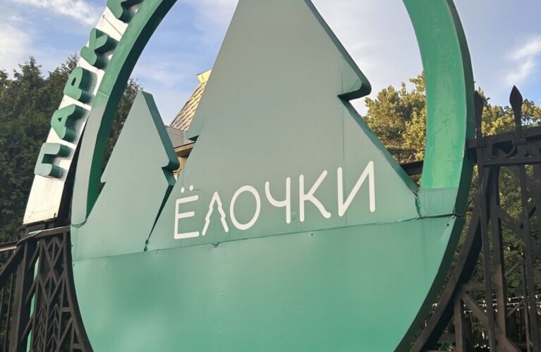 Привет! Если вы задумались о дизайне для своего бизнеса, то знаете, как важен этот шаг. Но вы не одиноки в этом процессе: многие бизнесмены совершают ошибки, которые могут стоить им дорого. Но как избежать этих ошибок? Здесь мы разобьем 5 самых распространенных ошибок в дизайне, которые могут навредить вашему бренду, и предложим решения. Важно понимать, что хороший дизайн - это не только о том, как красиво выглядит картинка, а о том, как он работает для вашего бизнеса.